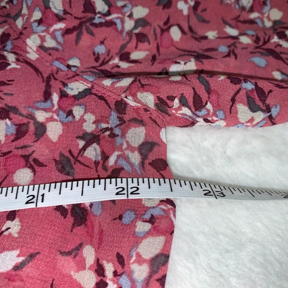 Simply styled ruffled neck blouse size L. NWT - Picture 6 of 8